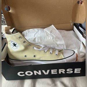Women’s 10.5 pale yellow converse